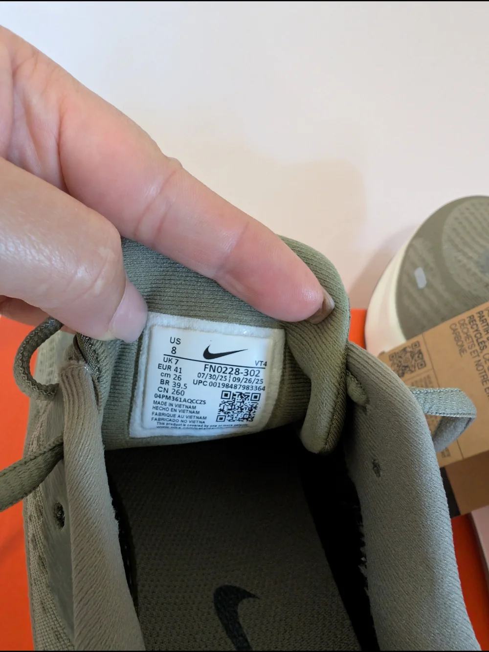 Nike Journey Run Olive Green Unisex Men's Size 8 Womens 9.5 BOX No Lid